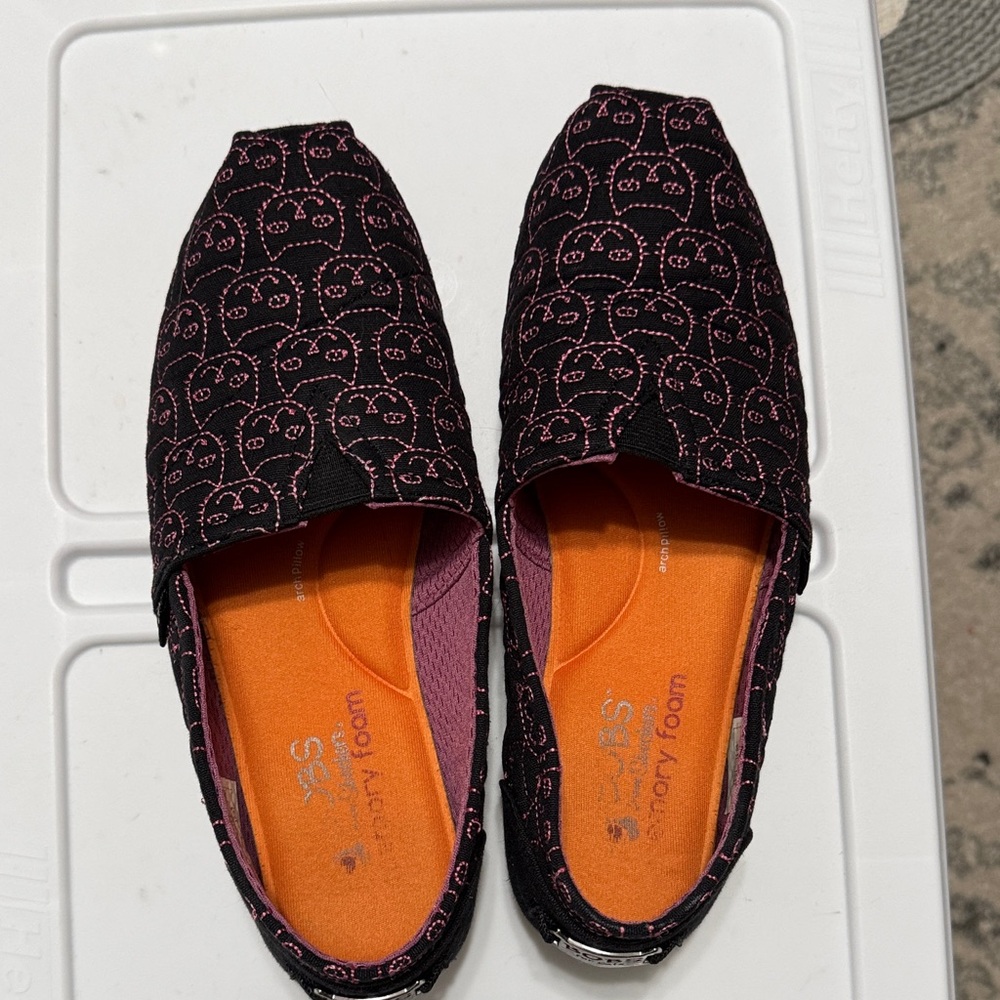Skechers Black Slip-Ons with Pink cat Design